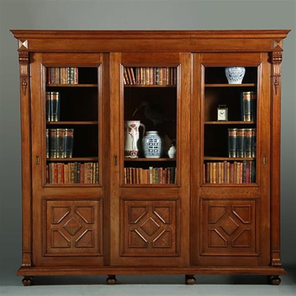 Grote foto boekenkast of bibliotheekkast met drie schuifdeuren en verstelbare planken no.362910 antiek en kunst stoelen en banken