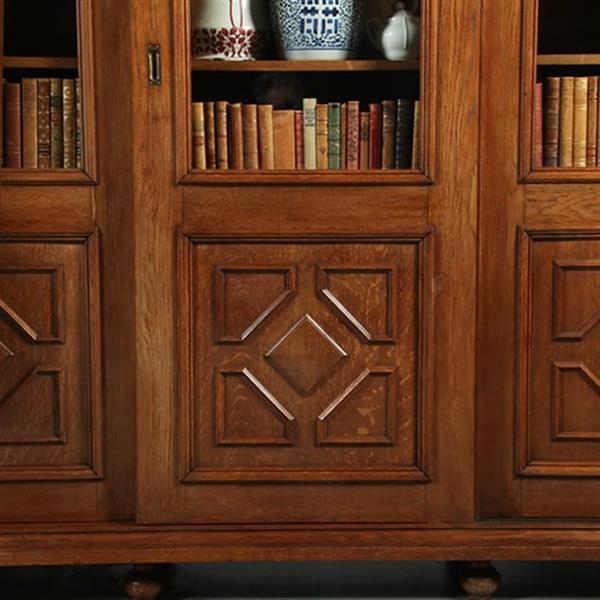 Grote foto boekenkast of bibliotheekkast met drie schuifdeuren en verstelbare planken no.362910 antiek en kunst stoelen en banken