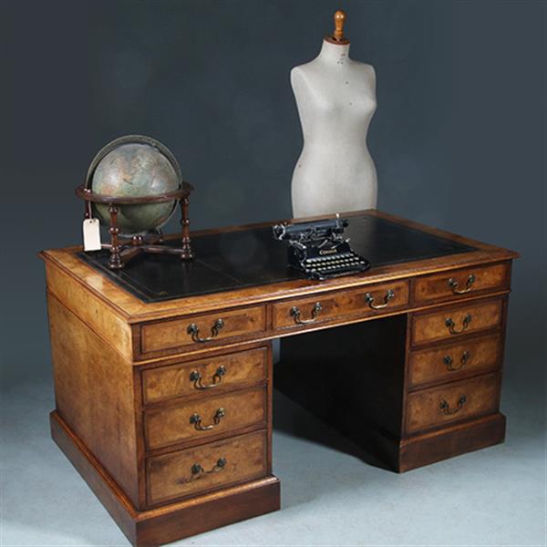 Grote foto bureau engeland noten met wortelnoten en zwart leer ca 1910 no.280340 antiek en kunst overige in antiek gebruiksvoorwerpen