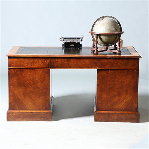 Grote foto bureau engeland noten met wortelnoten en zwart leer ca 1910 no.280340 antiek en kunst overige in antiek gebruiksvoorwerpen