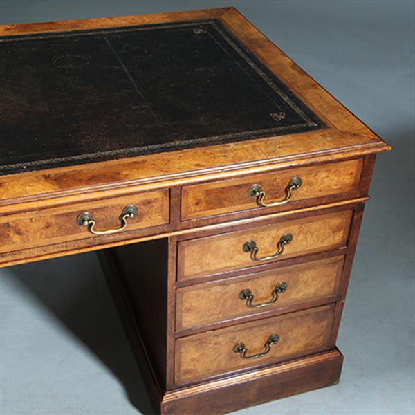 Grote foto bureau engeland noten met wortelnoten en zwart leer ca 1910 no.280340 antiek en kunst overige in antiek gebruiksvoorwerpen