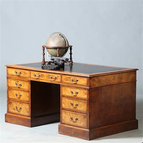 Grote foto bureau engeland noten met wortelnoten en zwart leer ca 1910 no.280340 antiek en kunst overige in antiek gebruiksvoorwerpen