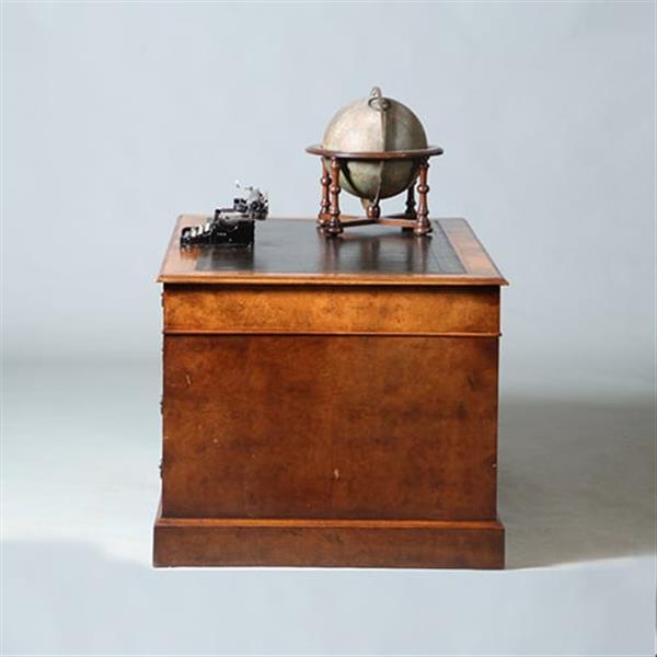 Grote foto bureau engeland noten met wortelnoten en zwart leer ca 1910 no.280340 antiek en kunst overige in antiek gebruiksvoorwerpen