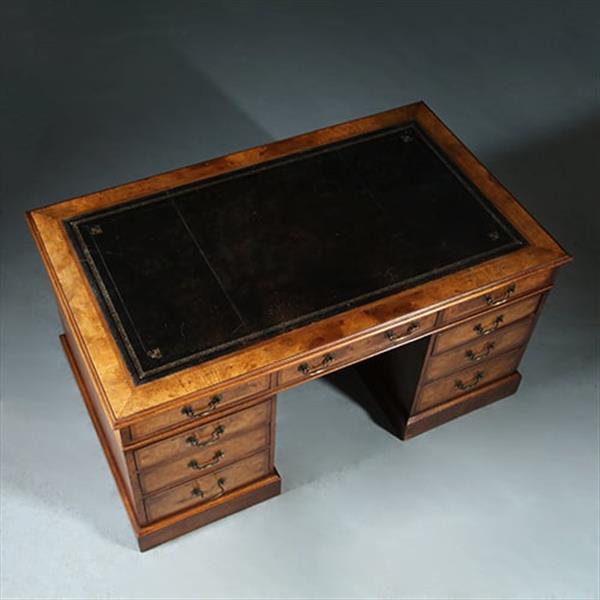 Grote foto bureau engeland noten met wortelnoten en zwart leer ca 1910 no.280340 antiek en kunst overige in antiek gebruiksvoorwerpen