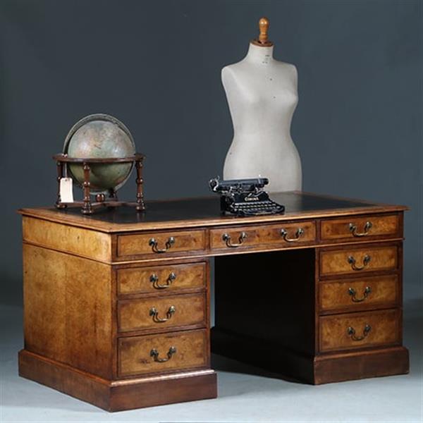 Grote foto bureau engeland noten met wortelnoten en zwart leer ca 1910 no.280340 antiek en kunst overige in antiek gebruiksvoorwerpen