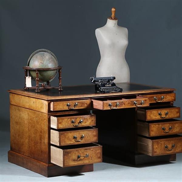 Grote foto bureau engeland noten met wortelnoten en zwart leer ca 1910 no.280340 antiek en kunst overige in antiek gebruiksvoorwerpen