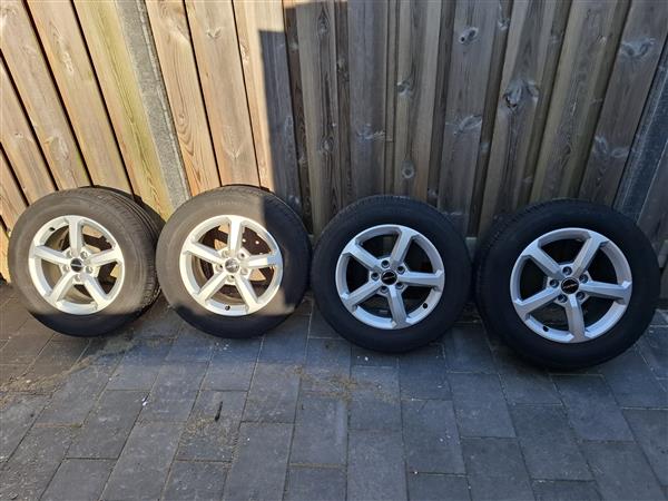 Grote foto lm velgen zomerbanden en winterbanden auto onderdelen banden en velgen