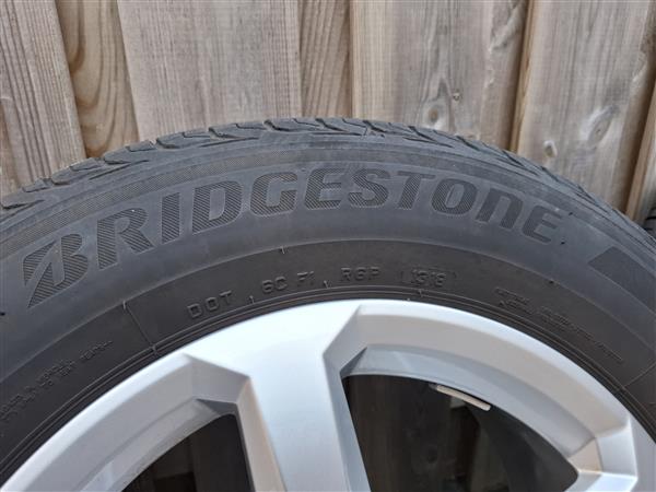 Grote foto lm velgen zomerbanden en winterbanden auto onderdelen banden en velgen