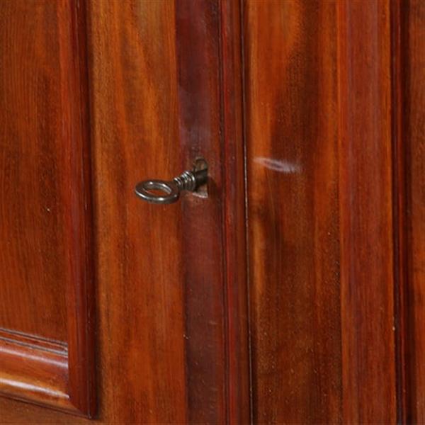 Grote foto reusachtige grote tweedeurskast te gebruiken als garderobekast of als servies of opbergkast no.3420 antiek en kunst stoelen en banken