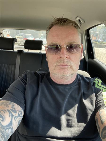 Grote foto leuke jonge man weer toe aan liefde contacten en berichten man zoekt vrouw