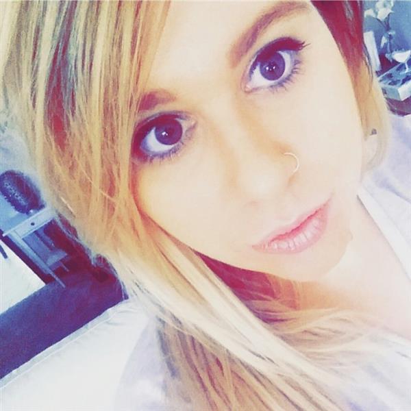 Grote foto voel me te alleen. contacten en berichten vrouw zoekt man