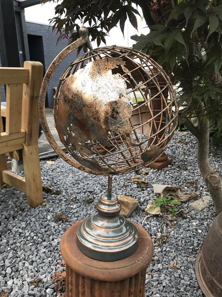 Grote foto metalen wereldbol goud zwart look fraai decoratief item laatste tuin en terras tuindecoratie
