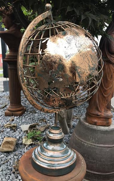 Grote foto metalen wereldbol goud zwart look fraai decoratief item laatste tuin en terras tuindecoratie