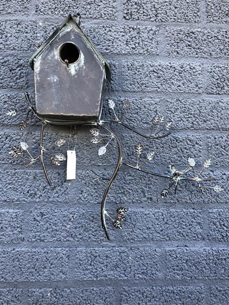 Grote foto prachtig metalen wand vogelhuis tuin en terras tuindecoratie