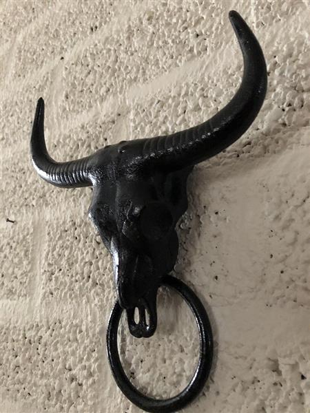 Grote foto gietijzeren bull skull met handdoek ring zwart fraai tuin en terras tuindecoratie