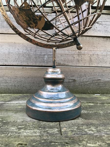 Grote foto metalen wereldbol goud zwart look fraai decoratief item laatste tuin en terras tuindecoratie