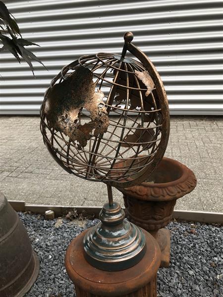 Grote foto metalen wereldbol goud zwart look fraai decoratief item laatste tuin en terras tuindecoratie