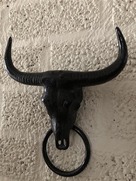 Grote foto gietijzeren bull skull met handdoek ring zwart fraai tuin en terras tuindecoratie