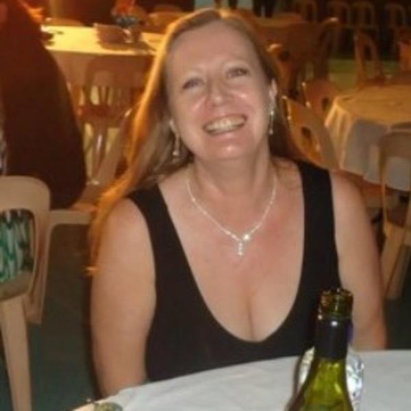 Grote foto jij eraan toe om iets op te bouwen contacten en berichten vrouw zoekt man