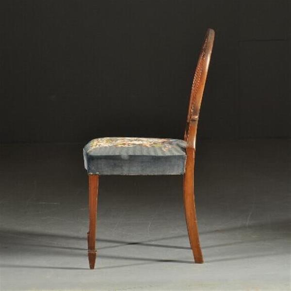 Grote foto stel van 8 hepplewhite eetkamerstoelen incl stof naar wens of restauratie handgeborduurde petit poin antiek en kunst stoelen en banken