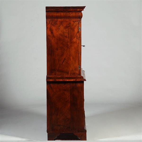 Grote foto vroeg 18e eeuws engels rariteiten kabinet in wortelnoten met 17 laadjes achter de deuren no.362935 antiek en kunst stoelen en banken