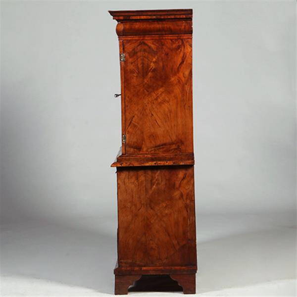 Grote foto vroeg 18e eeuws engels rariteiten kabinet in wortelnoten met 17 laadjes achter de deuren no.362935 antiek en kunst stoelen en banken