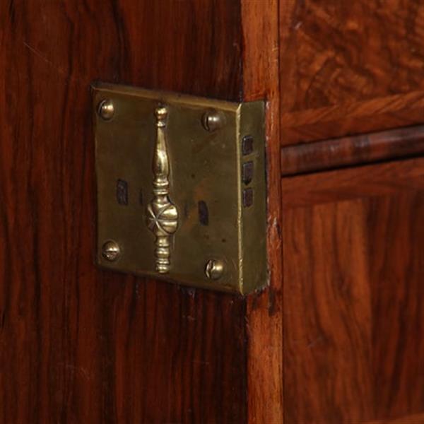 Grote foto vroeg 18e eeuws engels rariteiten kabinet in wortelnoten met 17 laadjes achter de deuren no.362935 antiek en kunst stoelen en banken