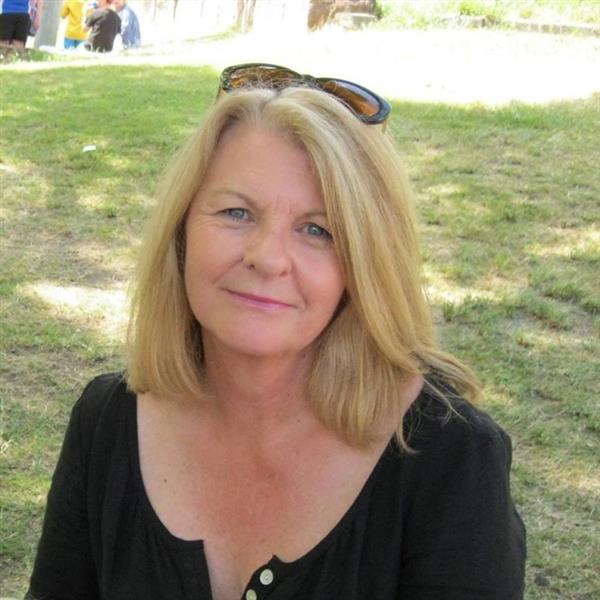 Grote foto op zoek naar de liefde contacten en berichten vrouw zoekt man