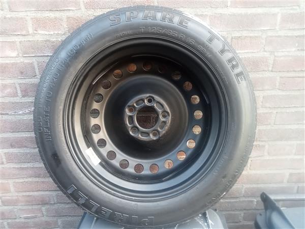 Grote foto thuiskomer 16 ford volvo auto onderdelen banden en velgen