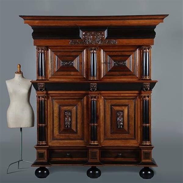 Grote foto markante 4 deurskast uit de gouden eeuw met veel ebbenhout no.371510 antiek en kunst stoelen en banken