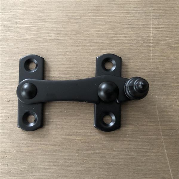 Grote foto sierlijk valslot met vanger slot metaal vergrendeling fraai zwart. tuin en terras hekken en schuttingen