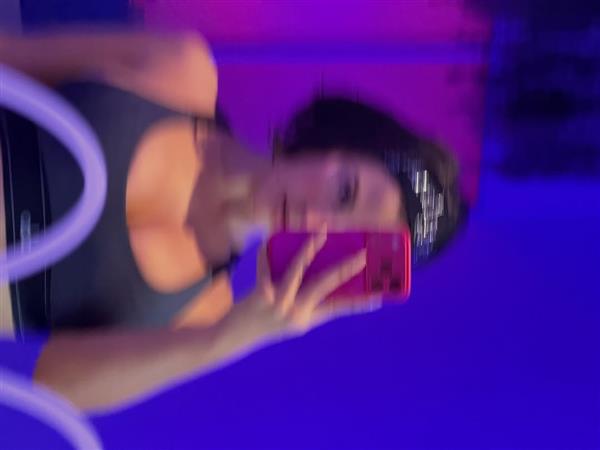 Grote foto een sexy ondeugende meid met prachtige borsten erotiek escort service