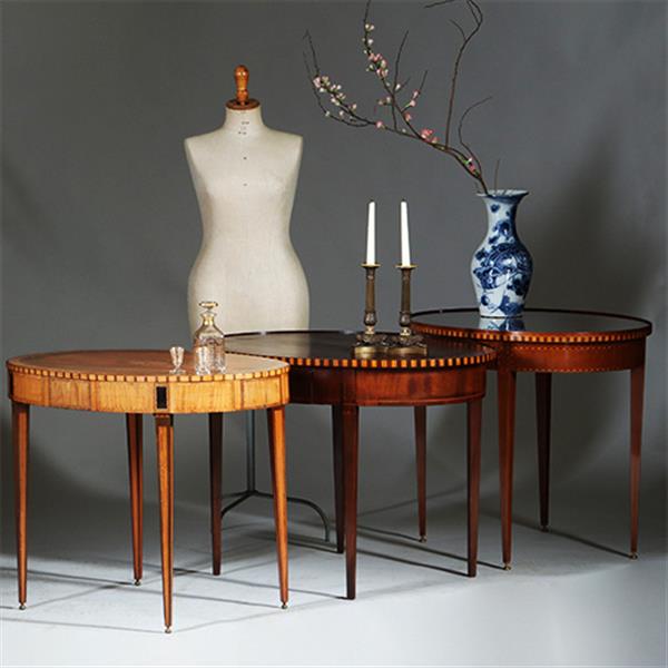 Grote foto mahonie louis seize stijl theetafel ca 1910 eeuw ingelegd met satijn hulst en noten no.361801 antiek en kunst stoelen en banken