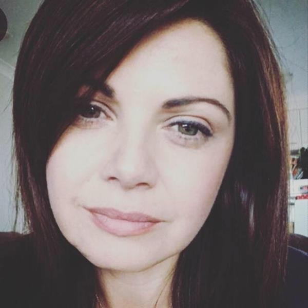 Grote foto op zoek naar een knuffelbeer contacten en berichten vrouw zoekt man