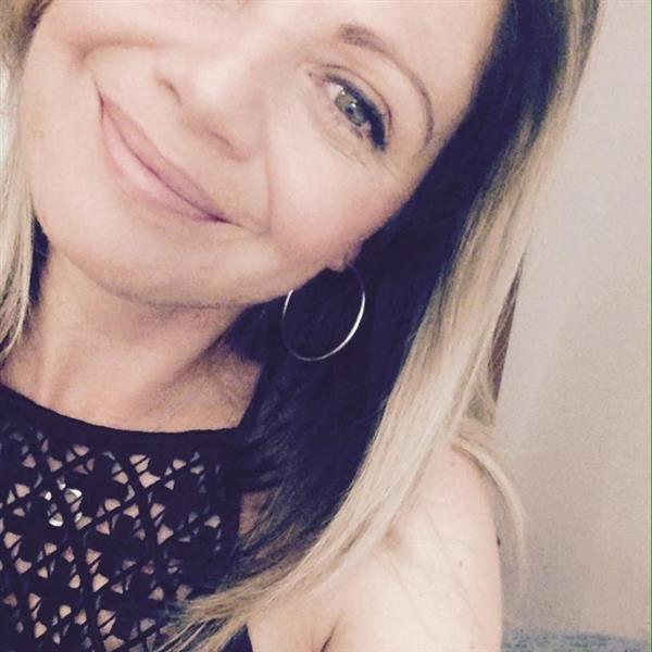 Grote foto op zoek naar een knuffelbeer contacten en berichten vrouw zoekt man