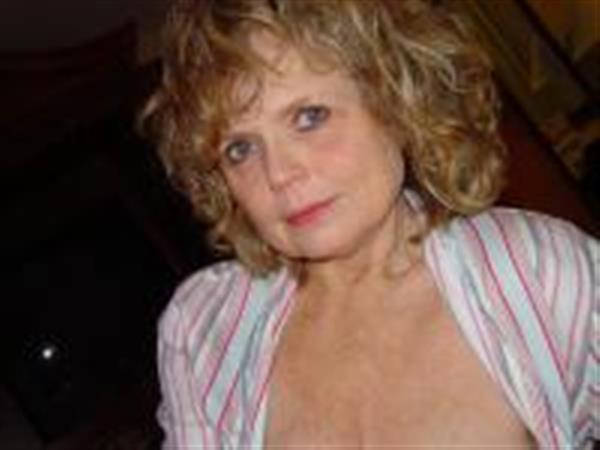 Grote foto ik ben wel weer toe aan een vent in huis erotiek vrouw zoekt relatie met man