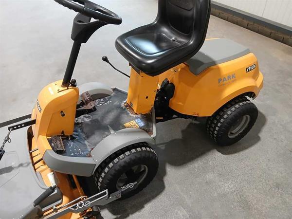 Grote foto stiga park compact awd tuin en terras zitmaaiers