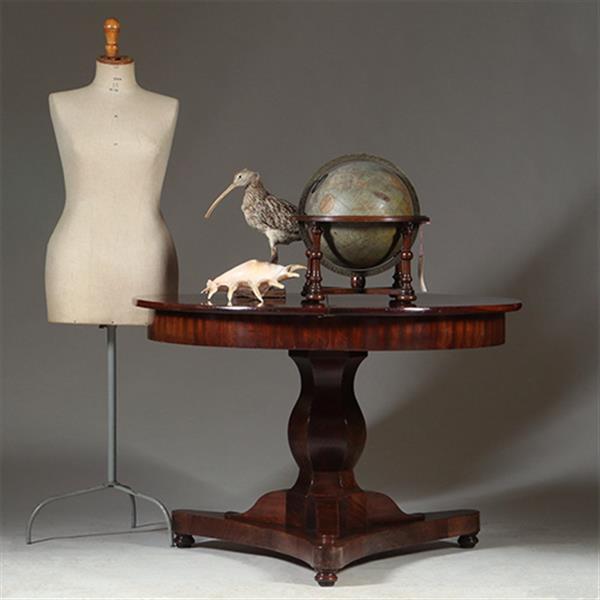 Grote foto eetkamertafel rond uitschuifbaar tot 2.16 m. op kolompoot ca 1820 no.361875 antiek en kunst stoelen en banken