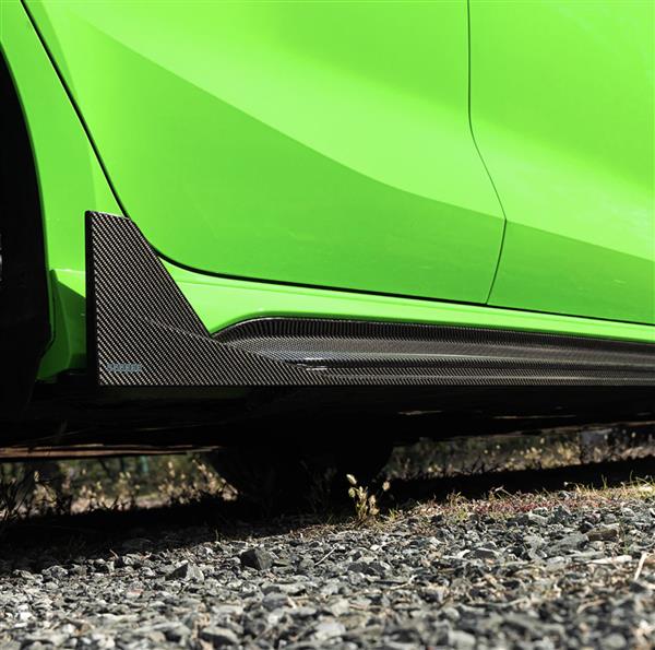 Grote foto dit betreft een set audi rs3 8y facelift sq carbon side skirt extensions auto onderdelen tuning en styling