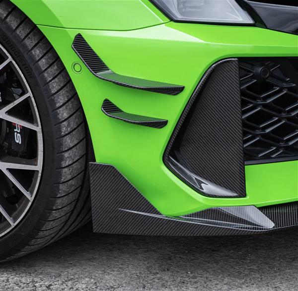 Grote foto dit betreft een set audi rs3 8y facelift carbon voorbumper canards auto onderdelen tuning en styling