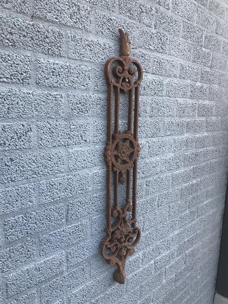 Grote foto mooie gietijzeren trapstijl robuuste look rust tuin en terras hekken en schuttingen