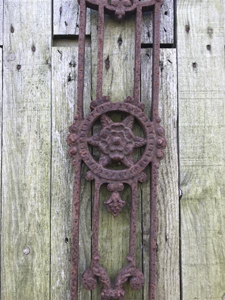 Grote foto mooie gietijzeren trapstijl robuuste look rust tuin en terras hekken en schuttingen