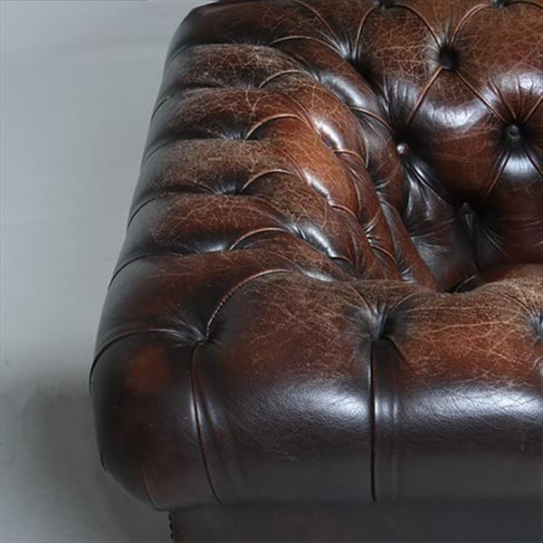 Grote foto vintage chesterfield clubfauteuil mooi doorleefde kleur en uitstraling no.233031 antiek en kunst stoelen en banken