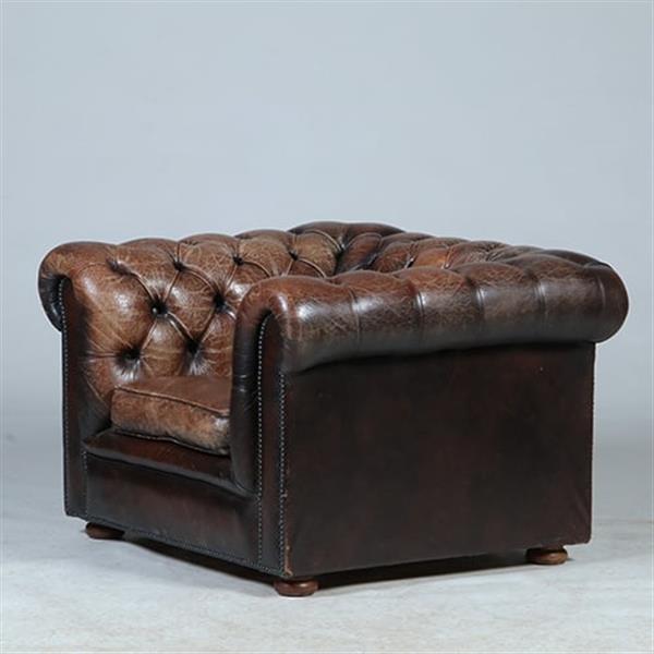 Grote foto vintage chesterfield clubfauteuil mooi doorleefde kleur en uitstraling no.233031 antiek en kunst stoelen en banken