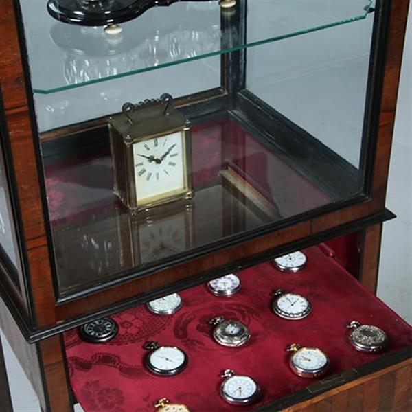 Grote foto vierkante hepplewhite vitrine met glas rondom en een unieke show lade no.360435 antiek en kunst stoelen en banken