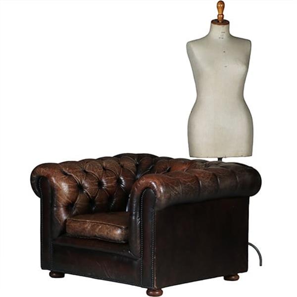 Grote foto vintage chesterfield clubfauteuil mooi doorleefde kleur en uitstraling no.233031 antiek en kunst stoelen en banken