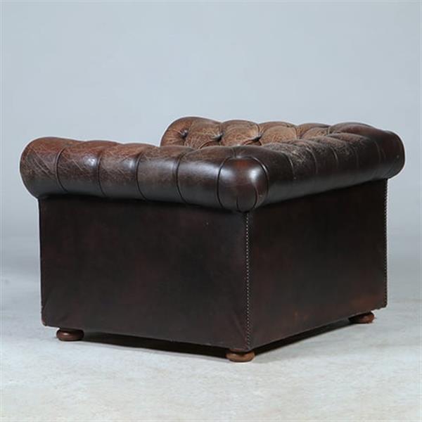 Grote foto vintage chesterfield clubfauteuil mooi doorleefde kleur en uitstraling no.233031 antiek en kunst stoelen en banken