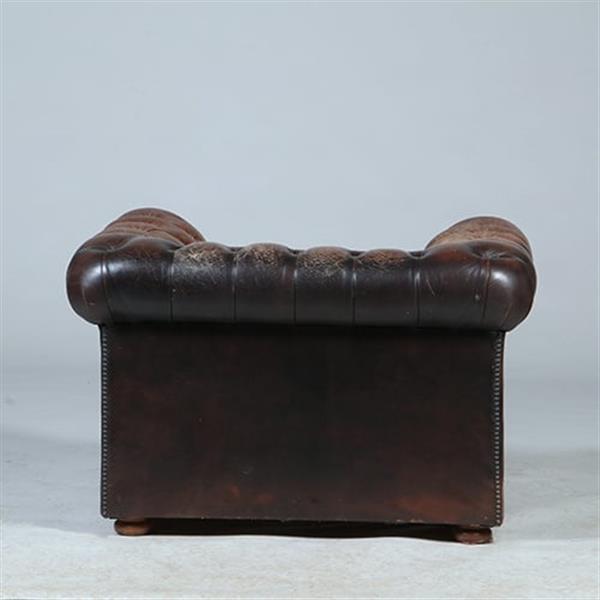 Grote foto vintage chesterfield clubfauteuil mooi doorleefde kleur en uitstraling no.233031 antiek en kunst stoelen en banken