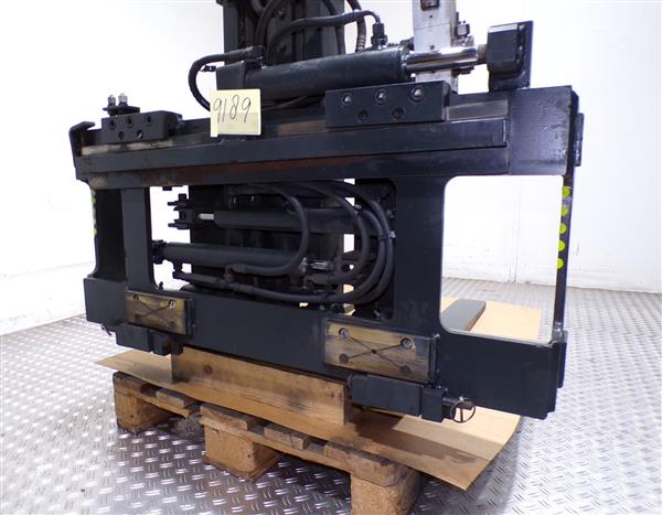 Grote foto stabau vorkversteller met containergrijper bulk containers outlet agrarisch heftrucks