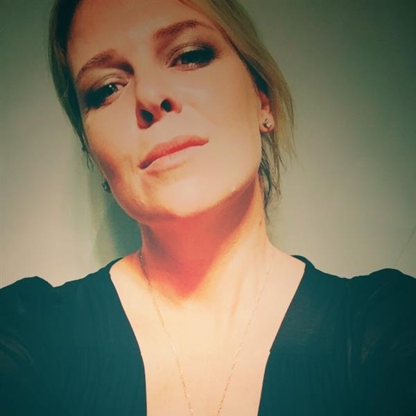 Grote foto kom jij mijn eenzaam gat opvullen contacten en berichten vrouw zoekt man